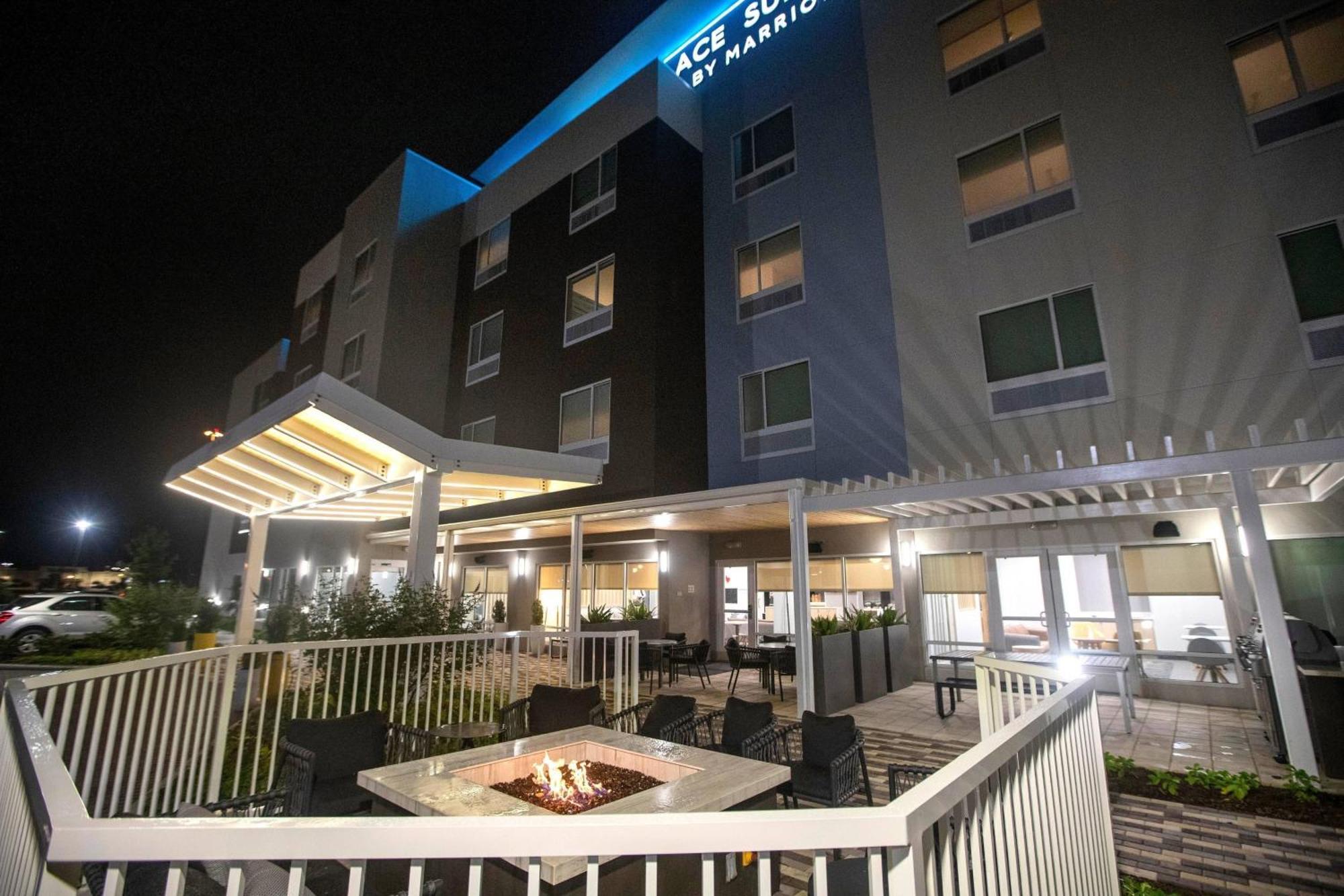 Towneplace Suites By Marriott Conroe Luaran gambar
